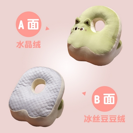 91家纺网 家纺一手货源 找家纺 仟亿莱 2025新款翘尾猫冰丝豆豆双面午睡枕 双面抹茶绿喵