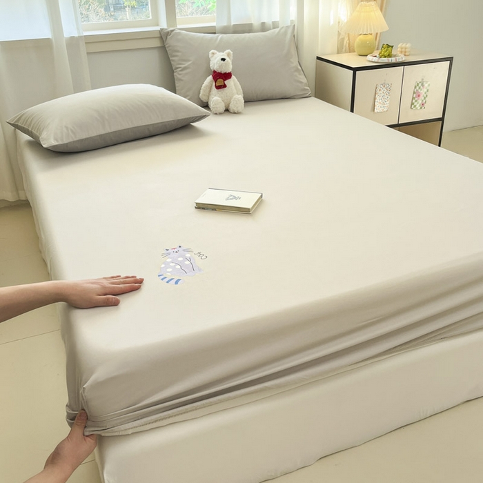 91家纺网 家纺一手货源 找家纺 泽西2025新品全棉卡通床笠 幸运猫-浅米灰