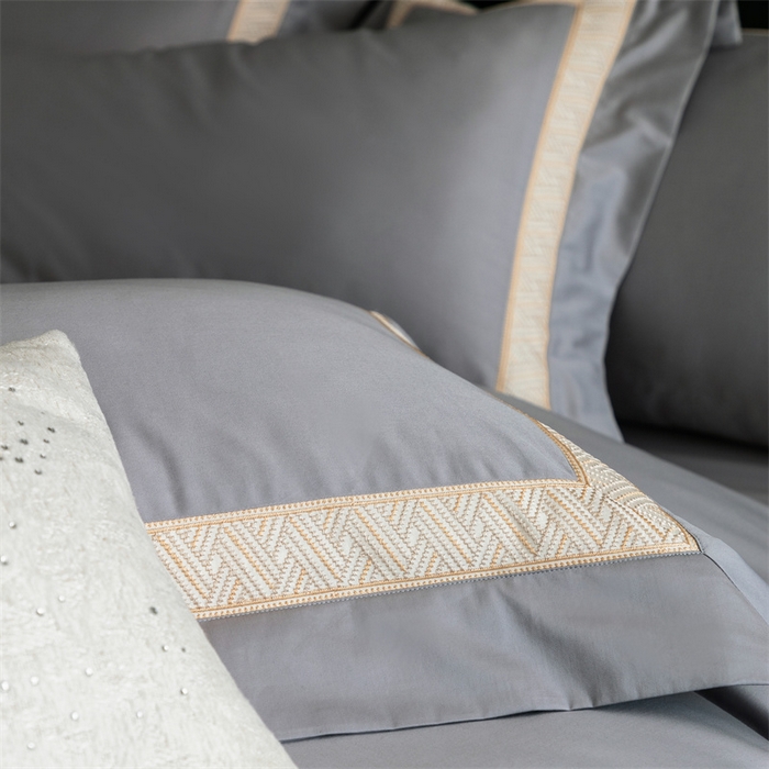 91家纺网 家纺一手货源 找家纺 2025新款全棉长绒棉刺绣四件套-时光 时光-灰