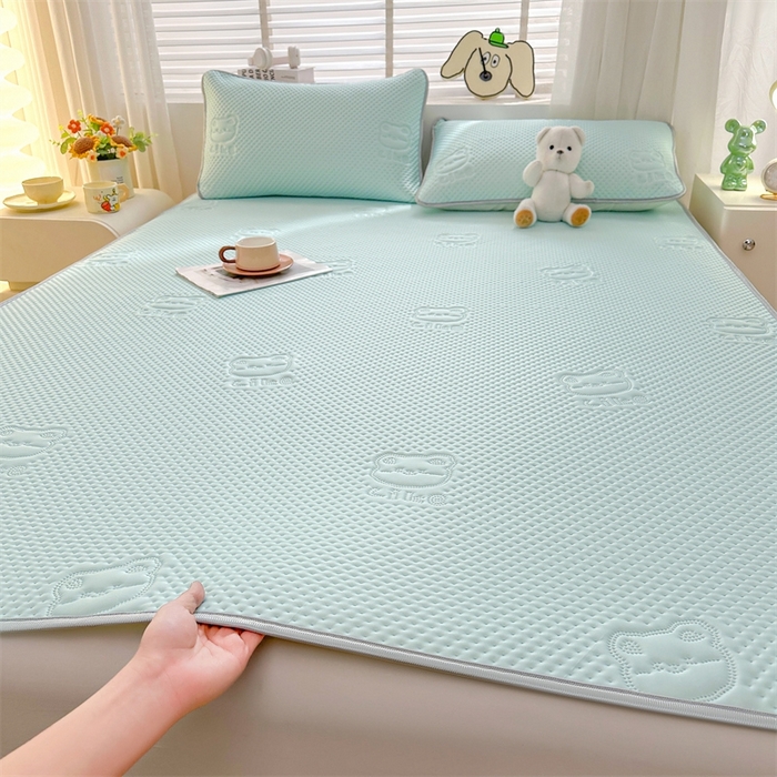 91家纺网 家纺一手货源 找家纺 慕木2025新款A类凉感丝小冰熊云母冰丝凉席床笠夏被系列  小冰熊-天空蓝