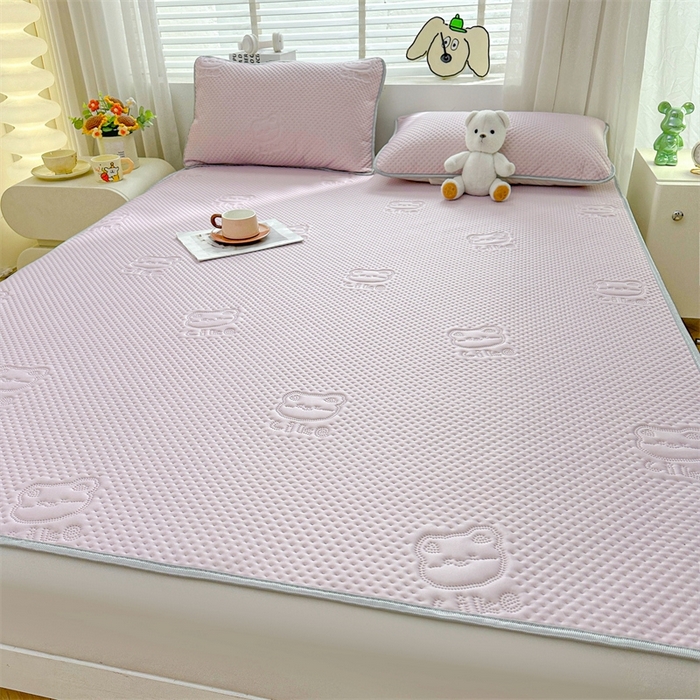 91家纺网 家纺一手货源 找家纺 慕木2025新款A类凉感丝小冰熊云母冰丝凉席床笠夏被系列  小冰熊-梦幻紫床席