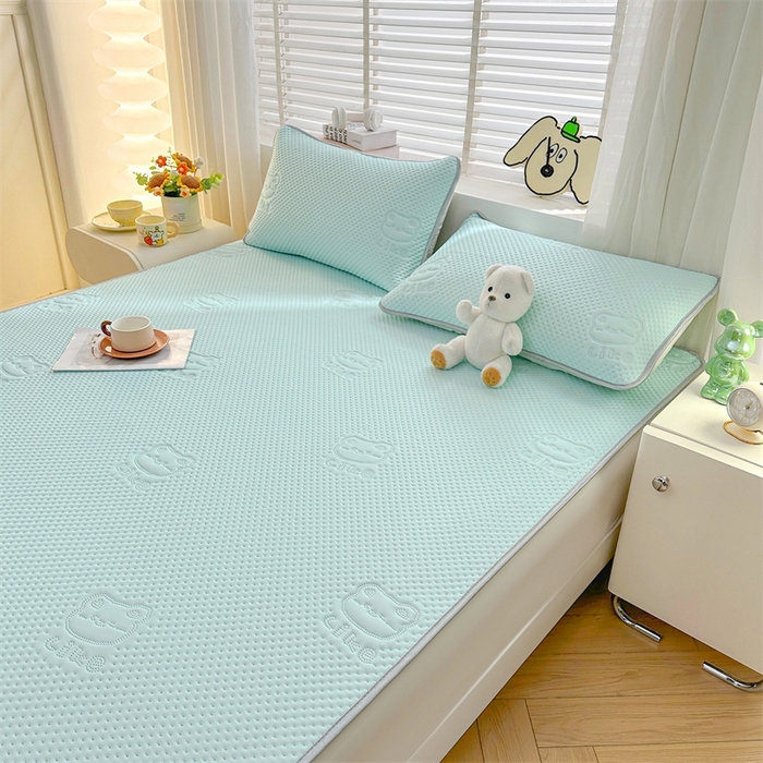 91家纺网 家纺一手货源 找家纺 慕木2025新款A类凉感丝小冰熊云母冰丝凉席床笠夏被系列  小冰熊-天空蓝