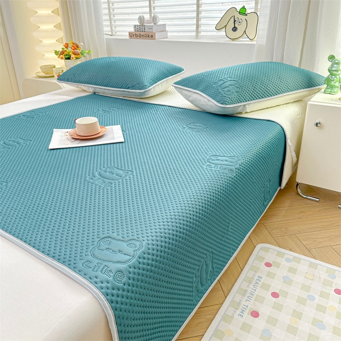 91家纺网 家纺一手货源 找家纺 慕木2025新款A类凉感丝小冰熊云母冰丝凉席床笠夏被系列  小冰熊-宾利蓝