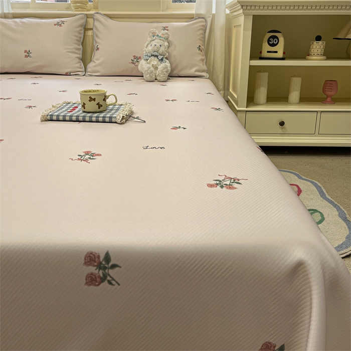 91家纺网 家纺一手货源 找家纺 星座家纺 2025新款斜纹提花凉感丝凉席床单款三件套 尤克里里粉