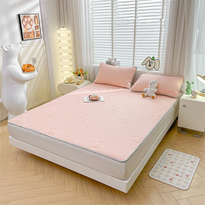 91家纺网 家纺一手货源 找家纺 慕木2025新款A类凉感丝小冰熊云母冰丝凉席床笠夏被系列  小冰熊-樱花粉床席