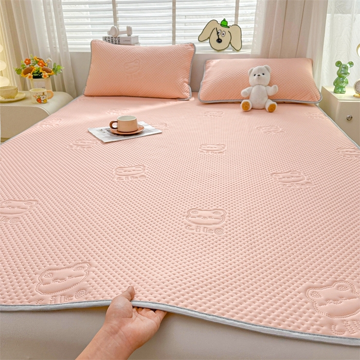 91家纺网 家纺一手货源 找家纺 慕木2025新款A类凉感丝小冰熊云母冰丝凉席床笠夏被系列  小冰熊-樱花粉床席