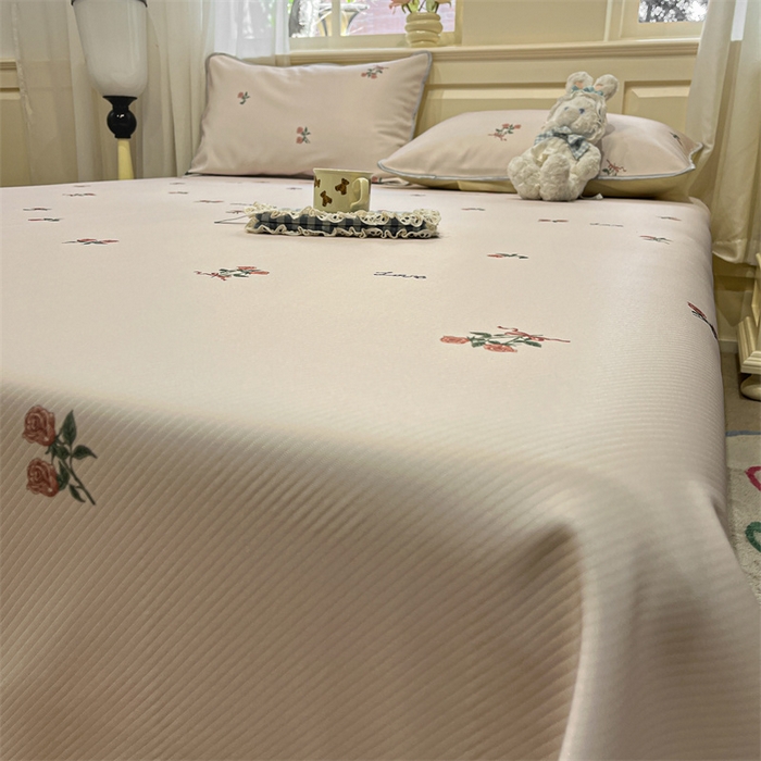 91家纺网 家纺一手货源 找家纺 星座家纺 2025新款斜纹提花凉感丝凉席床单款三件套 尤克里里粉