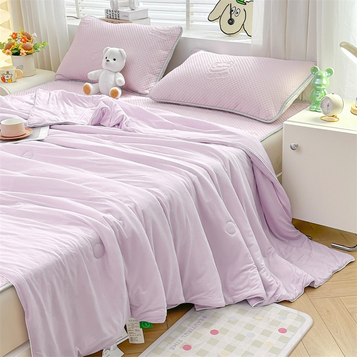 91家纺网 家纺一手货源 找家纺 慕木2025新款A类凉感丝小冰熊云母冰丝凉席床笠夏被系列  小冰熊-梦幻紫床席