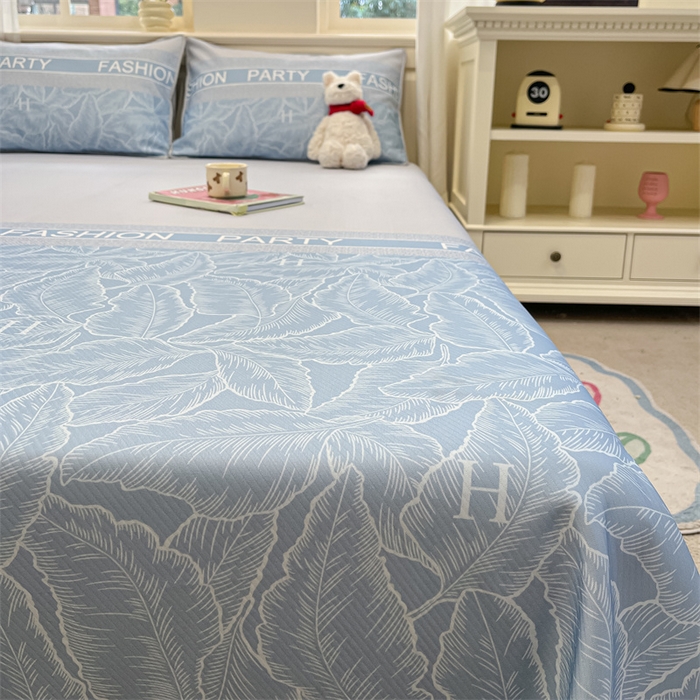91家纺网 家纺一手货源 找家纺 星座家纺 2025新款斜纹提花凉感丝凉席床单款三件套 叶之语-蓝