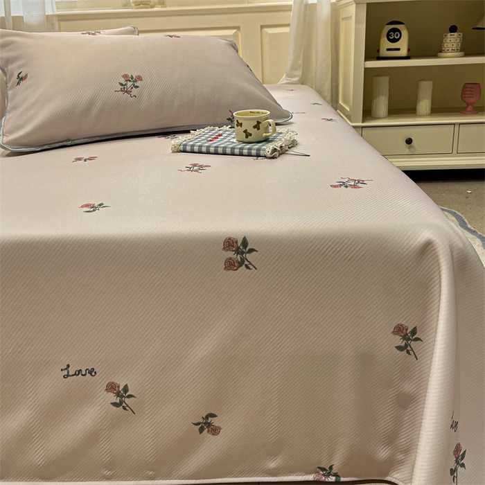 91家纺网 家纺一手货源 找家纺 星座家纺 2025新款斜纹提花凉感丝凉席床单款三件套 尤克里里粉