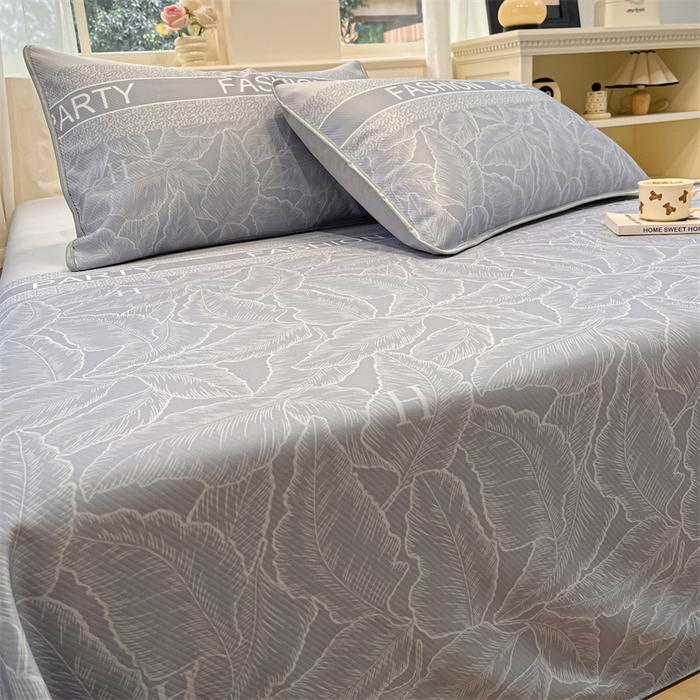 91家纺网 家纺一手货源 找家纺 星座家纺 2025新款斜纹提花凉感丝凉席床单款三件套 叶之语-灰