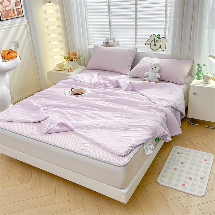 91家纺网 家纺一手货源 找家纺 慕木2025新款A类凉感丝小冰熊云母冰丝凉席床笠夏被系列  小冰熊-梦幻紫床席