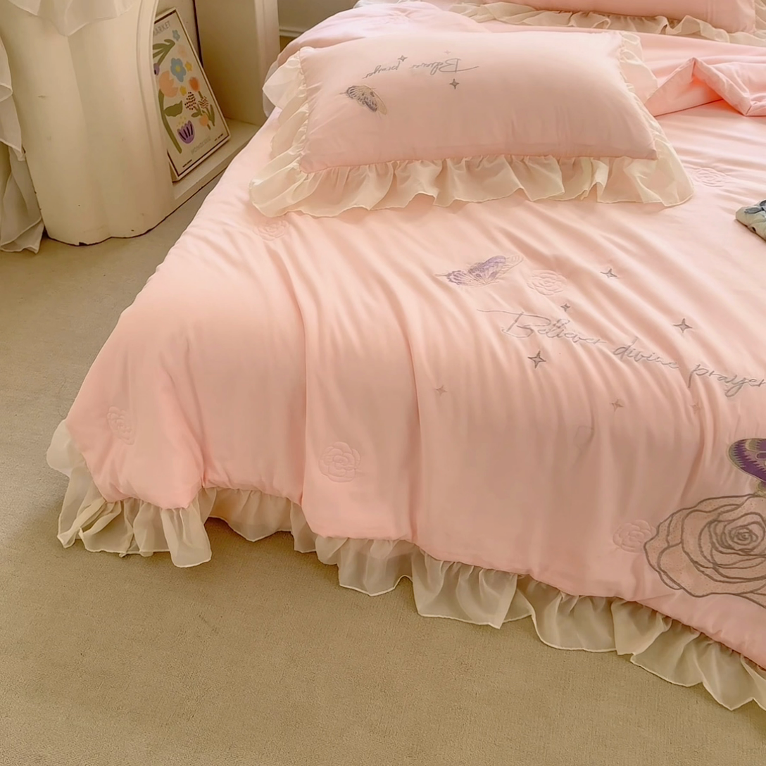 91家纺网 家纺一手货源 找家纺 凯美家居 2025新款超柔亲肤棉夏被回件套 夏被蝶恋花 粉玉