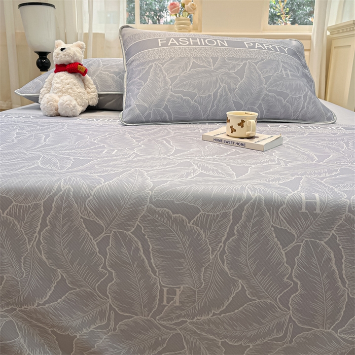91家纺网 家纺一手货源 找家纺 星座家纺 2025新款斜纹提花凉感丝凉席床单款三件套 叶之语-灰