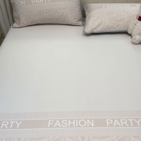 91家纺网 家纺一手货源 找家纺 星座家纺 2025新款斜纹提花凉感丝凉席床单款三件套 叶之语-奶咖