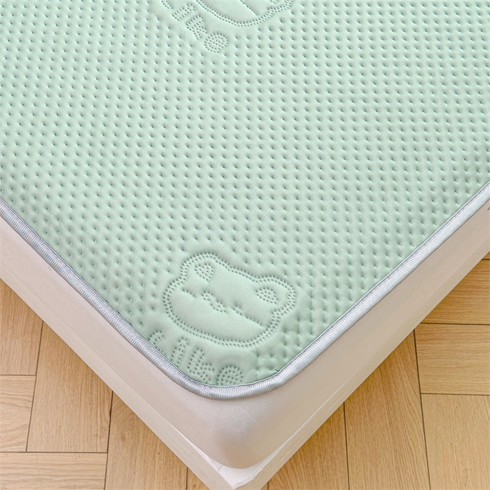 91家纺网 家纺一手货源 找家纺 慕木2025新款A类凉感丝小冰熊云母冰丝凉席床笠夏被系列  小冰熊-豆绿床席