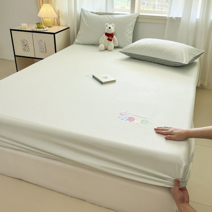 91家纺网 家纺一手货源 找家纺 泽西2025新品全棉卡通床笠 淘气虫-云水绿