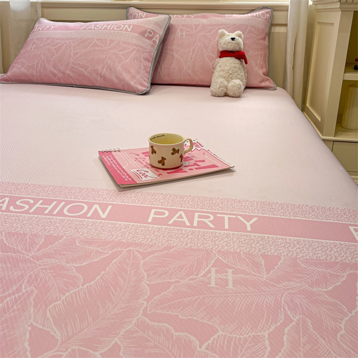 91家纺网 家纺一手货源 找家纺 星座家纺 2025新款斜纹提花凉感丝凉席床单款三件套 叶之语-粉