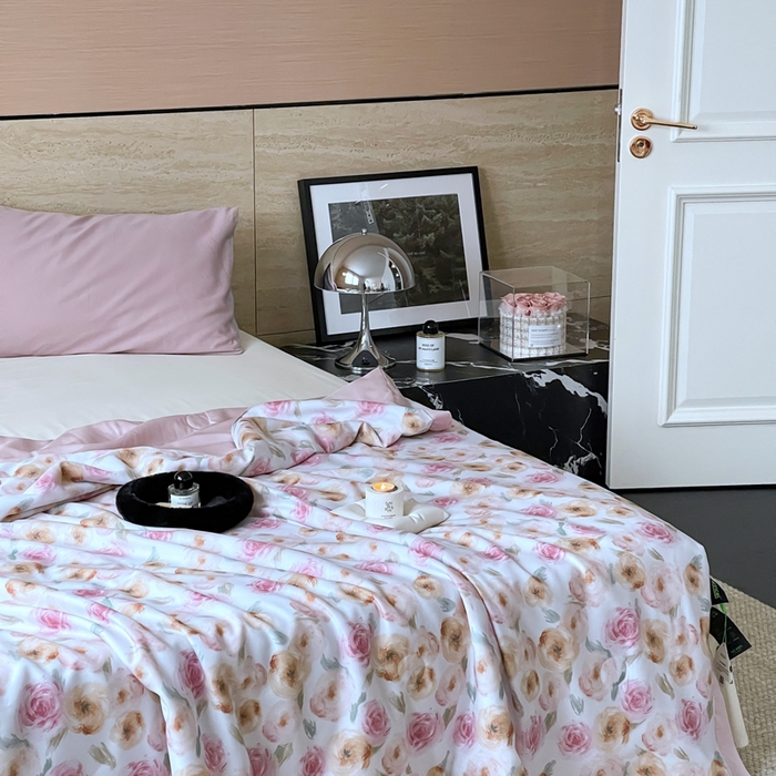 91家纺网 家纺一手货源 找家纺 顾里2025新款天丝莱赛尔夏被 花岛入梦粉