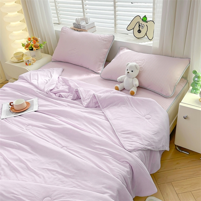 91家纺网 家纺一手货源 找家纺 慕木2025新款A类凉感丝小冰熊云母冰丝凉席床笠夏被系列  小冰熊-梦幻紫床席