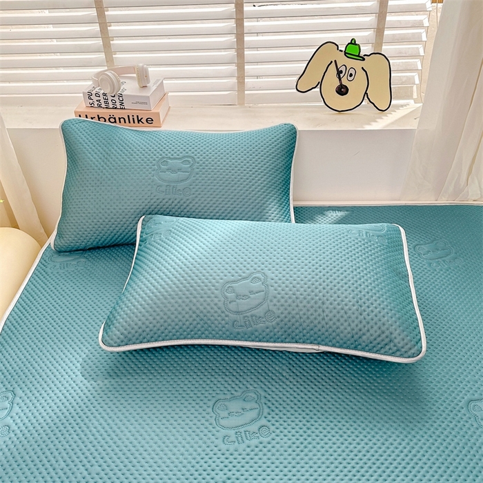 91家纺网 家纺一手货源 找家纺 慕木2025新款A类凉感丝小冰熊云母冰丝凉席床笠夏被系列  小冰熊-宾利蓝