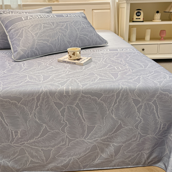 91家纺网 家纺一手货源 找家纺 星座家纺 2025新款斜纹提花凉感丝凉席床单款三件套 叶之语-灰