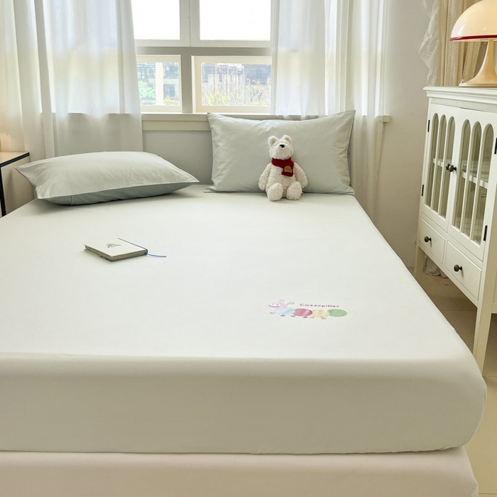 91家纺网 家纺一手货源 找家纺 泽西2025新品全棉卡通床笠 淘气虫-云水绿