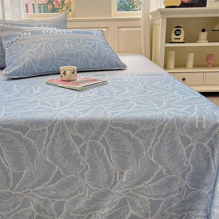 91家纺网 家纺一手货源 找家纺 星座家纺 2025新款斜纹提花凉感丝凉席床单款三件套 叶之语-蓝