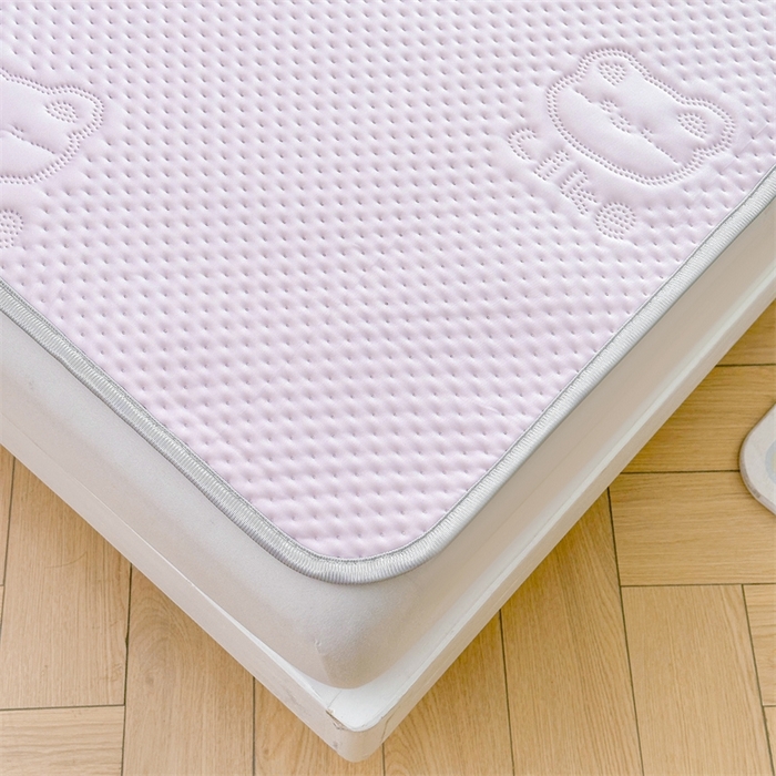 91家纺网 家纺一手货源 找家纺 慕木2025新款A类凉感丝小冰熊云母冰丝凉席床笠夏被系列  小冰熊-梦幻紫床席