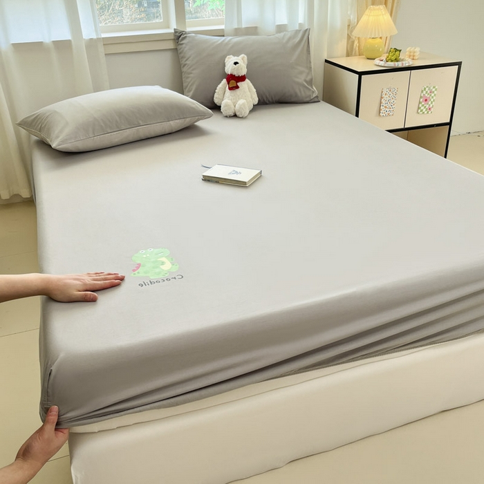 91家纺网 家纺一手货源 找家纺 泽西2025新品全棉卡通床笠 开心鳄-绅士灰