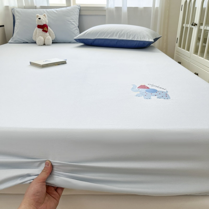 91家纺网 家纺一手货源 找家纺 泽西2025新品全棉卡通床笠 福小象-晴空蓝