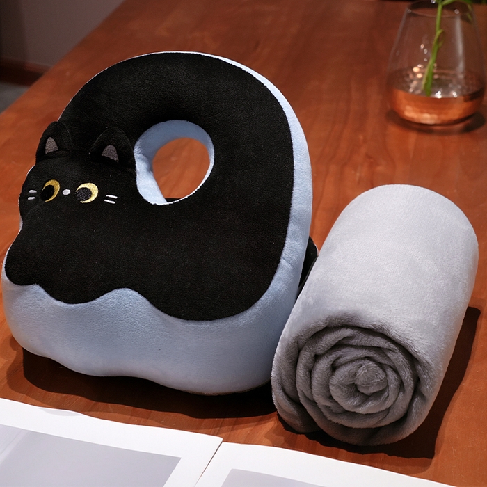 91家纺网 家纺一手货源 找家纺 仟亿莱 2025新款翘尾猫冰丝豆豆双面午睡枕 双面黑巧黑喵