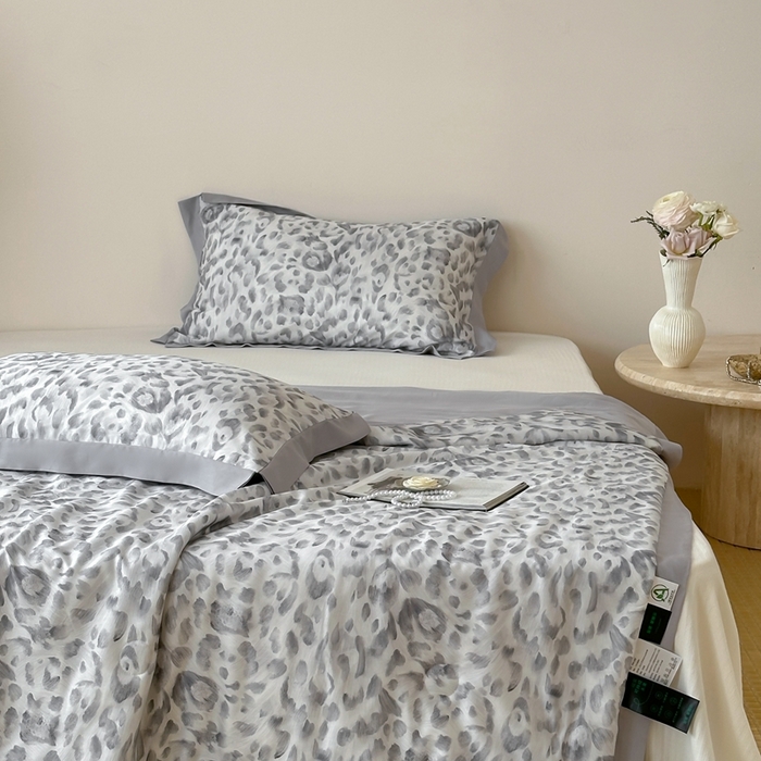 91家纺网 家纺一手货源 找家纺 顾里2025新款天丝莱赛尔夏被 云烟豹纹