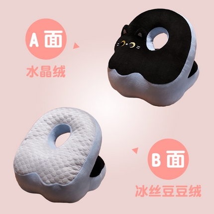 91家纺网 家纺一手货源 找家纺 仟亿莱 2025新款翘尾猫冰丝豆豆双面午睡枕 双面黑巧黑喵