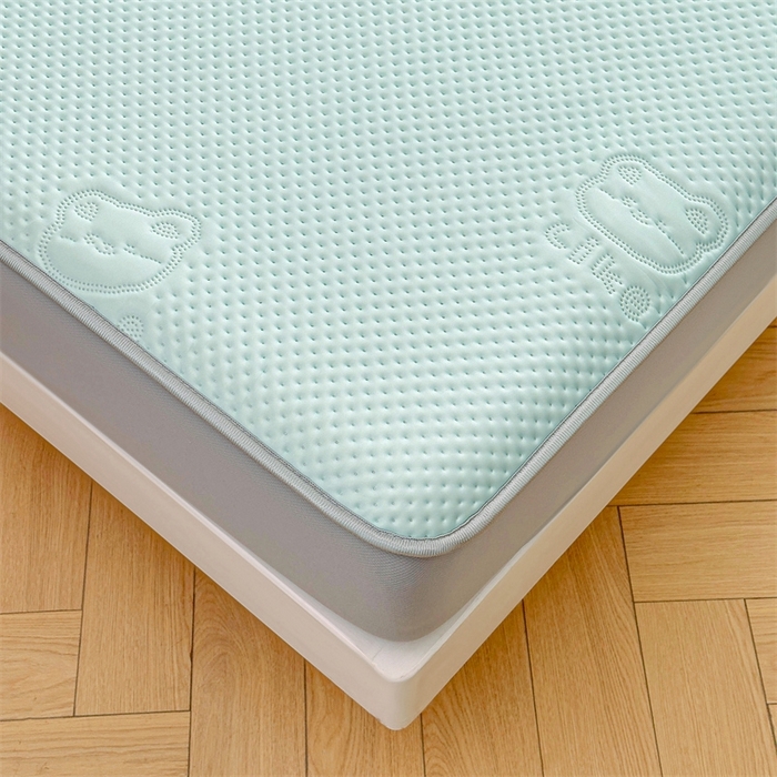 91家纺网 家纺一手货源 找家纺 慕木2025新款A类凉感丝小冰熊云母冰丝凉席床笠夏被系列  小冰熊-天空蓝床笠