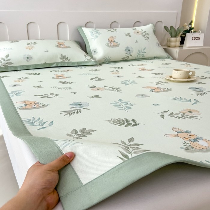 91家纺网 家纺一手货源 找家纺 倾慕家纺 2025年新款600D丝滑冰丝凉席-床席款 聪明小兔