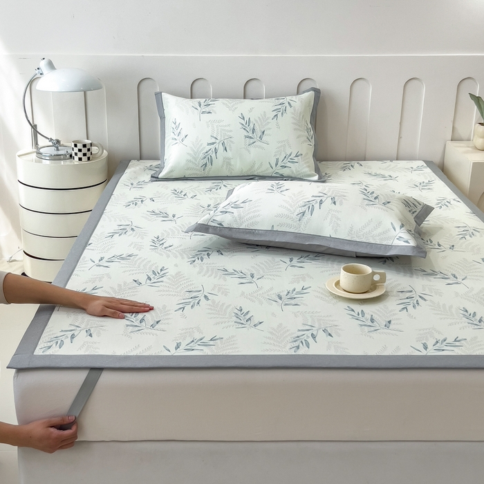 91家纺网 家纺一手货源 找家纺 倾慕家纺 2025年新款600D丝滑冰丝凉席-床席款 清爽绿叶