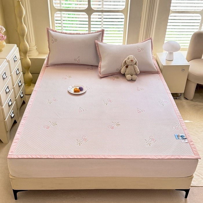 91家纺网 家纺一手货源 找家纺 绒世界 2025新款A类提花凉感豆豆复合凉席套件 提花豆豆-樱桃