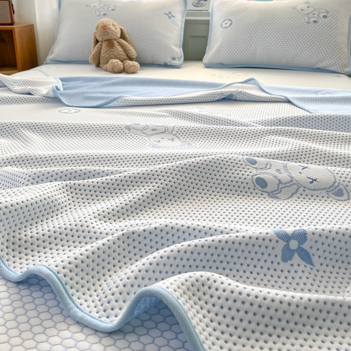 91家纺网 家纺一手货源 找家纺 绘萱家居 2025爆款冰凉豆豆凉席夏被四件套三件套床笠款冰丝软席子 暴力熊-蓝