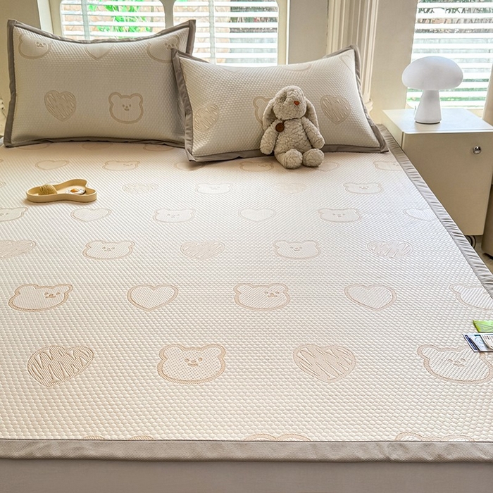 91家纺网 家纺一手货源 找家纺 绒世界 2025新款A类提花凉感豆豆复合凉席套件 提花豆豆-小熊