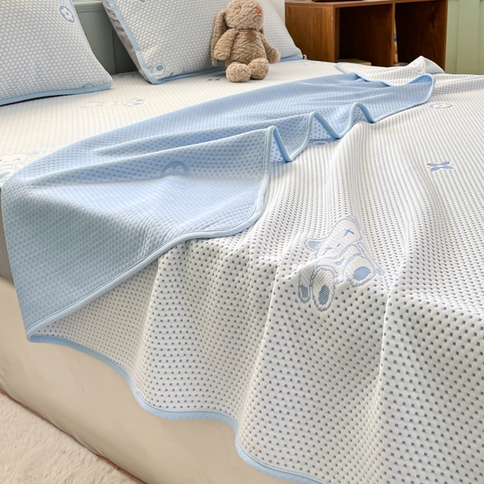 91家纺网 家纺一手货源 找家纺 绘萱家居 2025爆款冰凉豆豆凉席夏被四件套三件套床笠款冰丝软席子 暴力熊-蓝