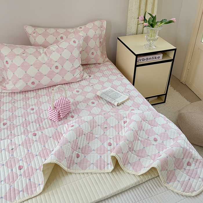 91家纺网 家纺一手货源 找家纺 TT.one 塔塔家居 2025新款全棉双层纱贝壳边夏被系列 床盖·草莓酱粉