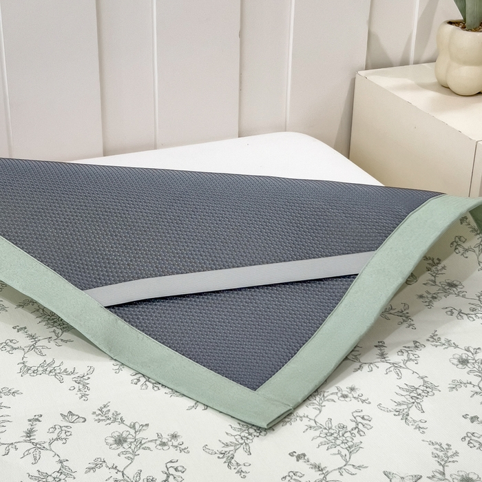 91家纺网 家纺一手货源 找家纺 倾慕家纺 2025年新款600D丝滑冰丝凉席-床席款 连理枝绿