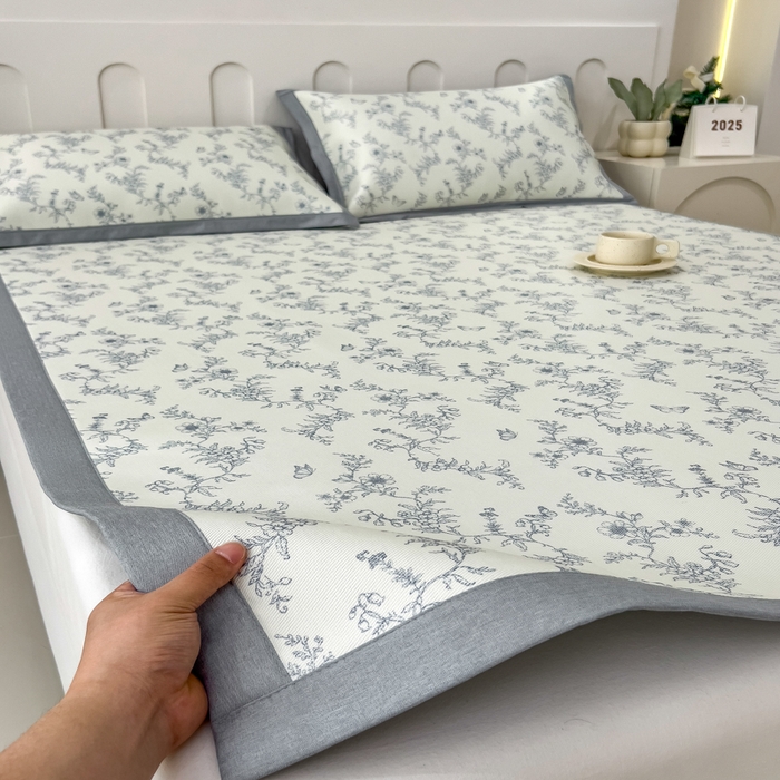 91家纺网 家纺一手货源 找家纺 倾慕家纺 2025年新款600D丝滑冰丝凉席-床席款 连理枝蓝