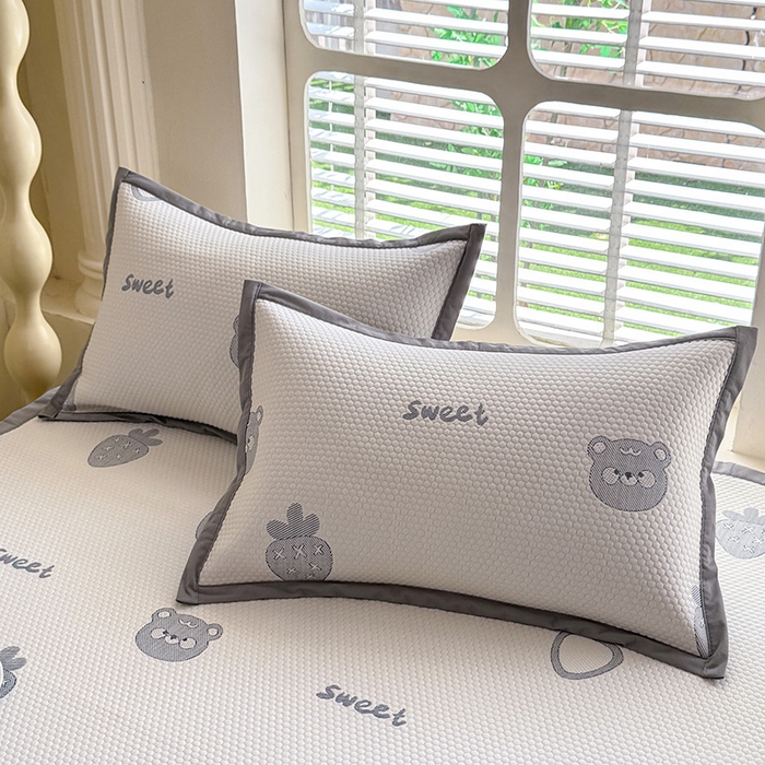 91家纺网 家纺一手货源 找家纺 绒世界 2025新款A类提花凉感豆豆复合凉席套件 提花豆豆-小怪兽