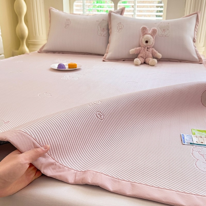 91家纺网 家纺一手货源 找家纺 绒世界 2025新款A类提花凉感豆豆复合凉席套件 提花豆豆-招财猫