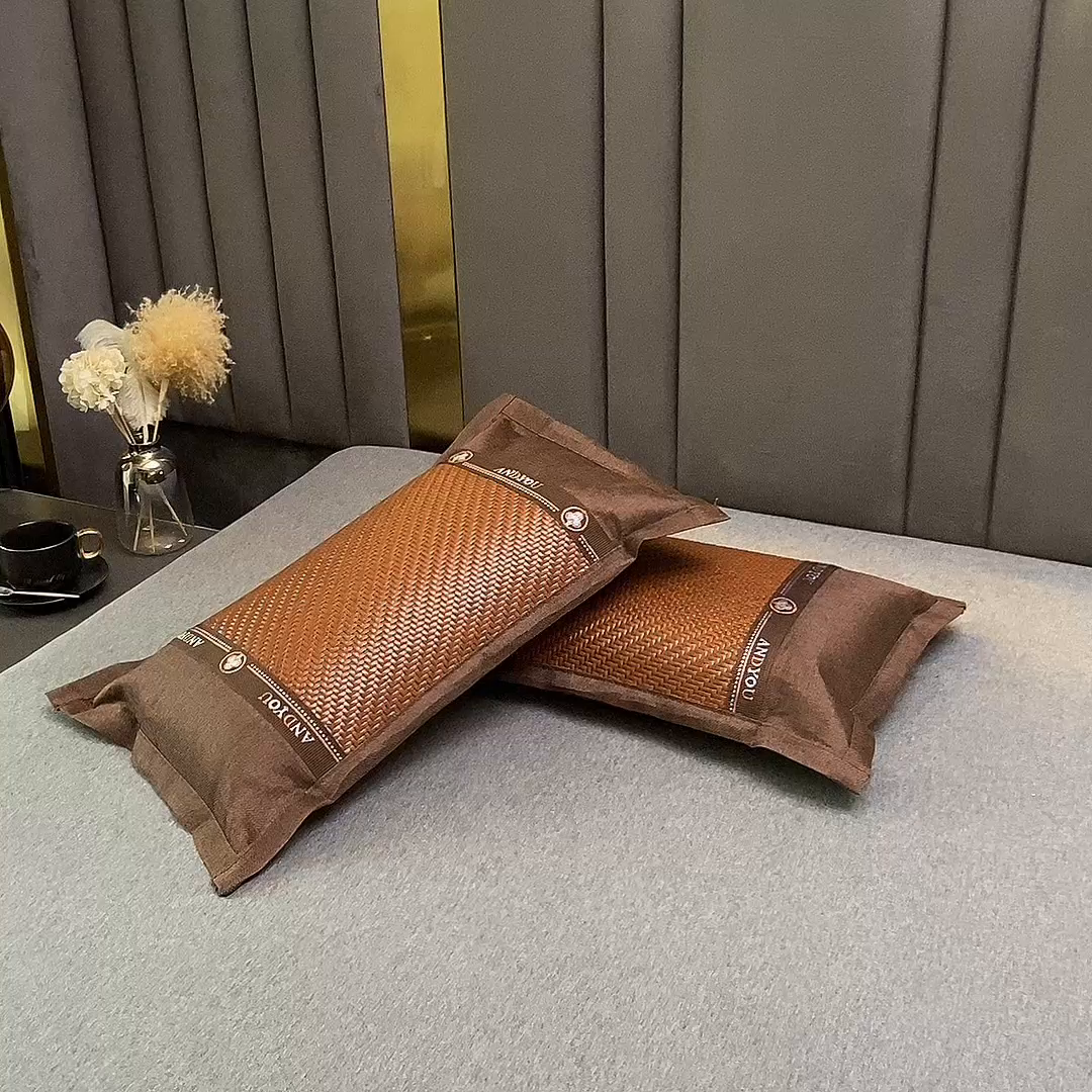 91家纺网 家纺一手货源 找家纺 梦叶草 2025新款全荞麦壳枕头夏季冰丝藤席枕芯冰藤荞麦枕竹面凉席枕头 直角PU冰藤荞麦枕-咖色