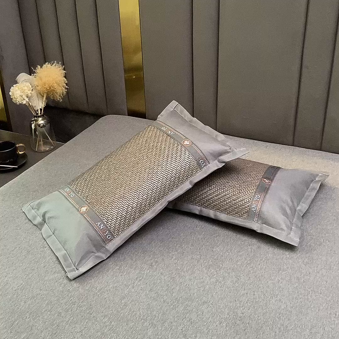 91家纺网 家纺一手货源 找家纺 梦叶草 2025新款全荞麦壳枕头夏季冰丝藤席枕芯冰藤荞麦枕竹面凉席枕头 直角PU冰藤荞麦枕-银色