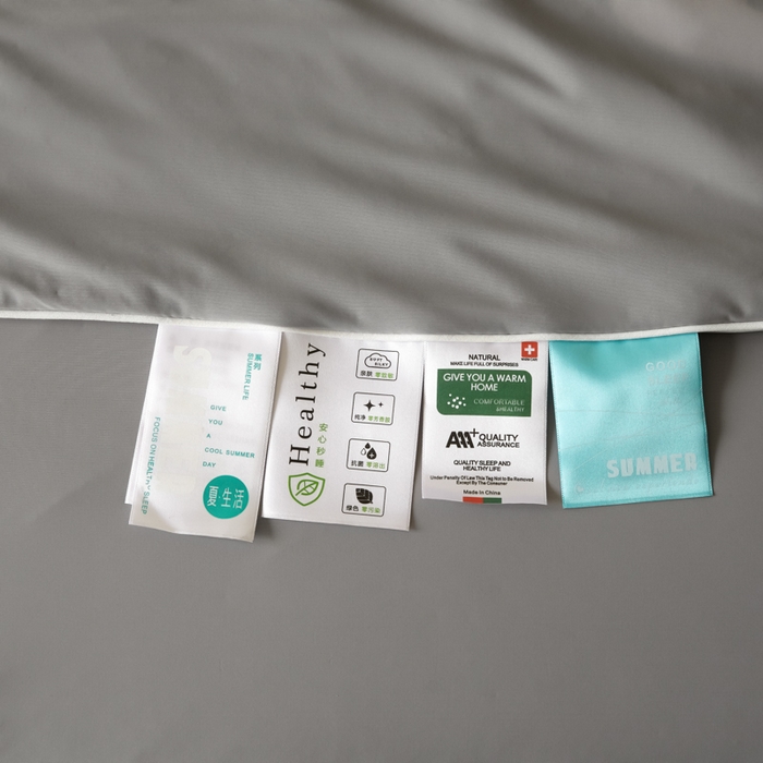 91家纺网 家纺一手货源 找家纺 圣梦莱羽绒家纺 2025春夏新款A类锦氨凉感丝高克重冰丝夏凉被亲肤丝绸被芯 清冷月亮灰