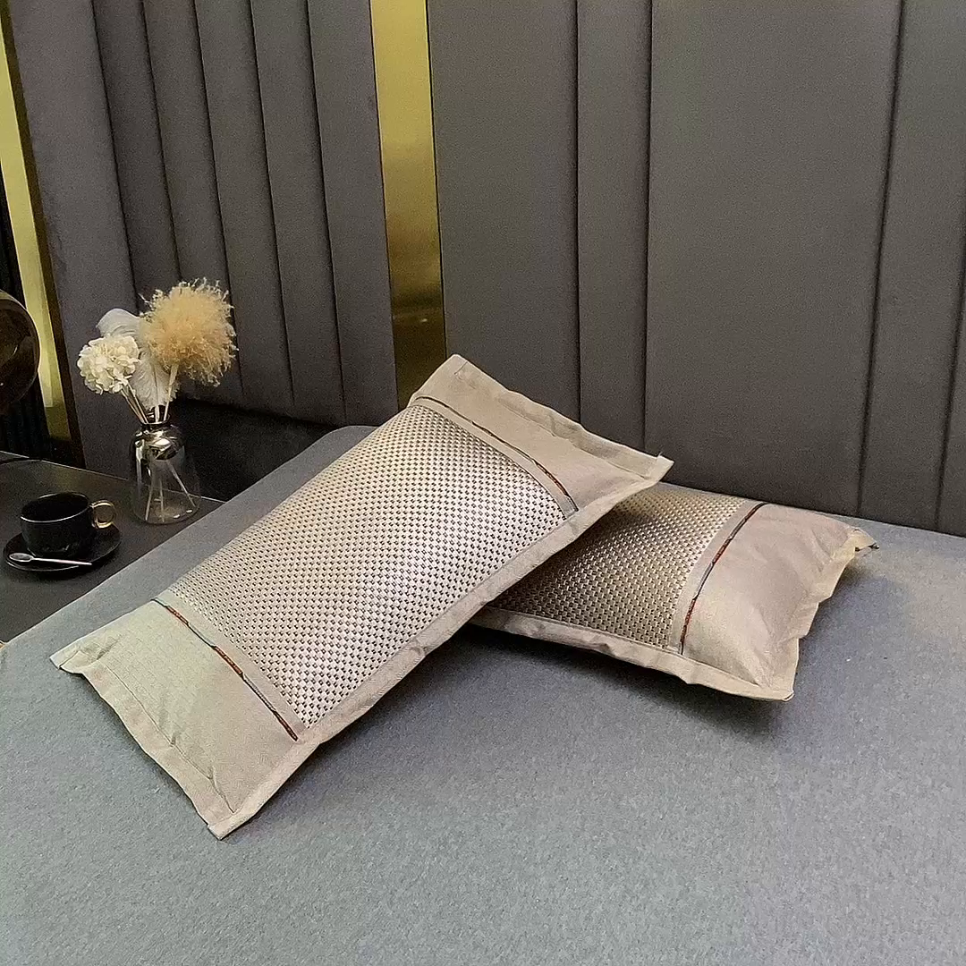 91家纺网 家纺一手货源 找家纺 梦叶草 2025新款全荞麦壳枕头夏季冰丝藤席枕芯冰藤荞麦枕竹面凉席枕头 直角冰藤荞麦枕-浅米色